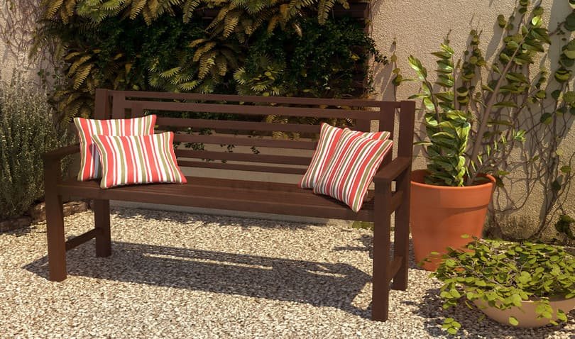 banco de madeira e almofadas de jardim